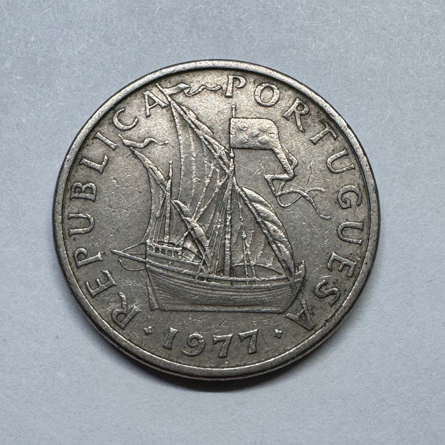 1977 Portugal 5 Escudos - Beautiful Coin - #B-009