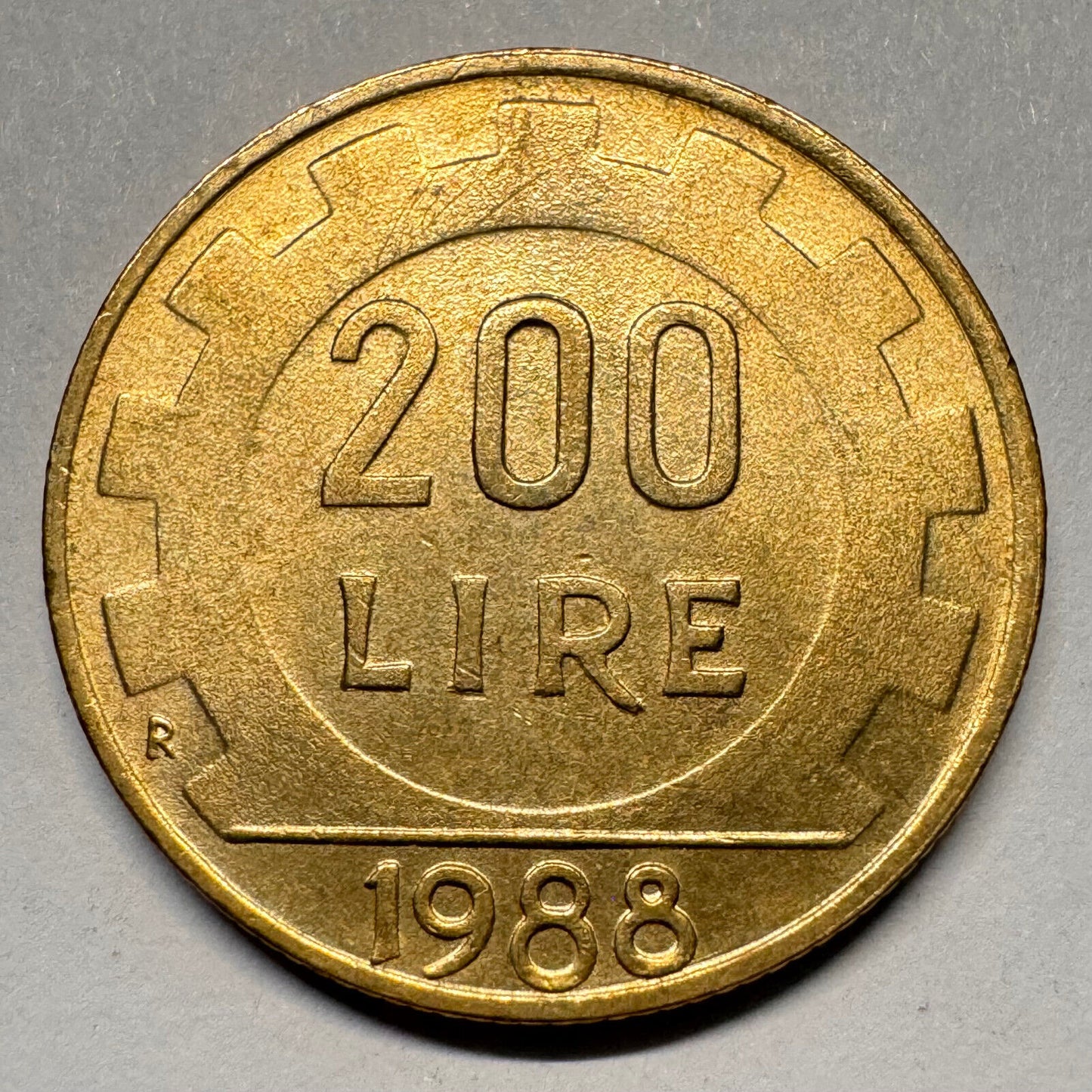 1988 Italy 200 Lire - Beautiful Coin - #A-022