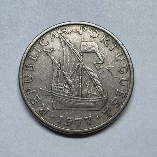 1977 Portugal 5 Escudos - Beautiful Coin - #B-009