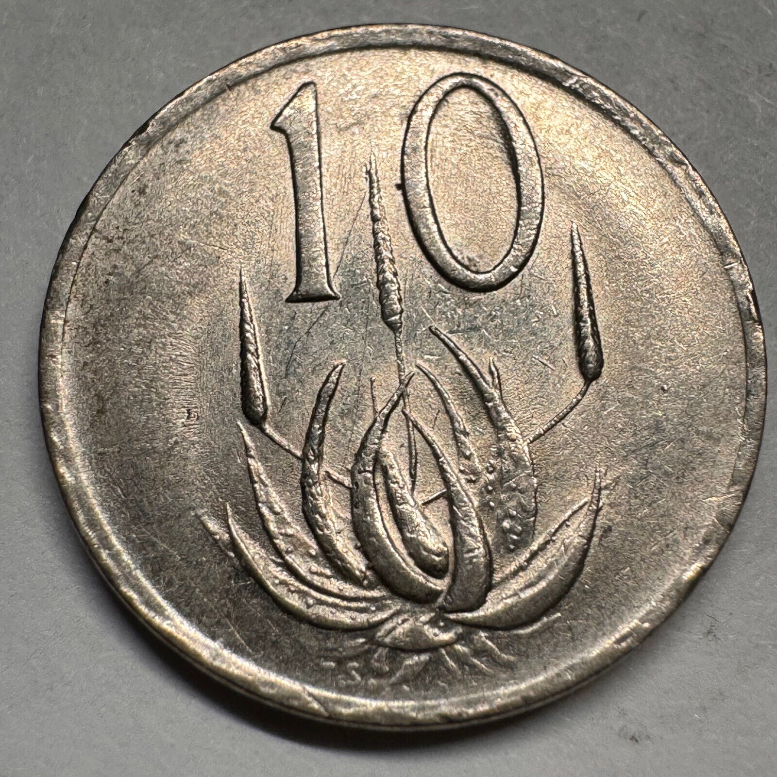 1983 South Africa 10 Cents - Beautiful Coin - #A-058