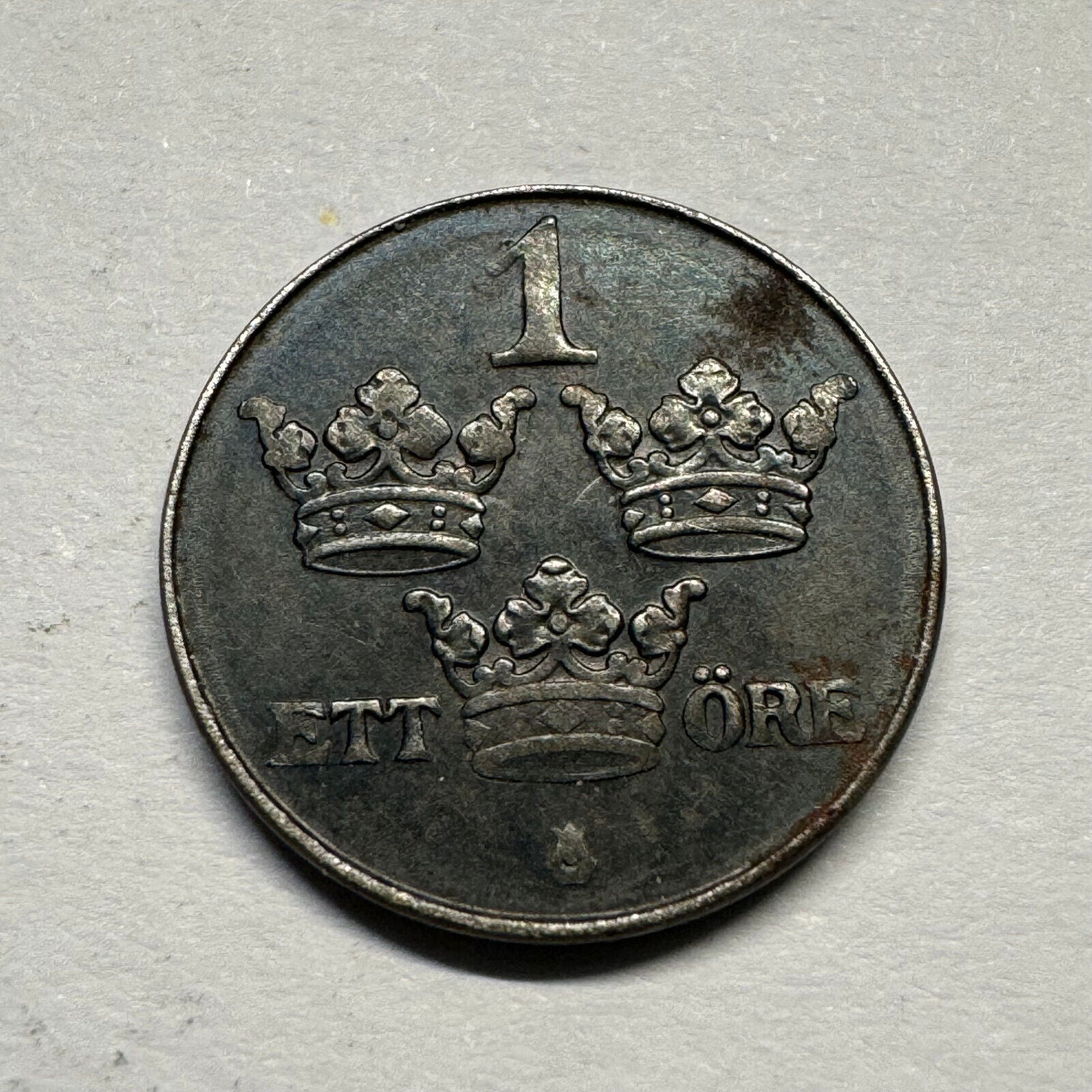1945 Sweden 1 Ore- Beautiful Coin - #A-003